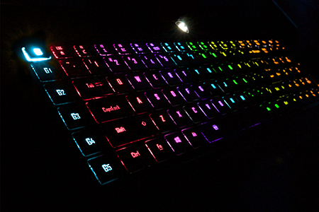 AORUS於Computex 2016發表單點全彩RGB Fusion背光鍵盤 X7 DT勇奪創新設計獎